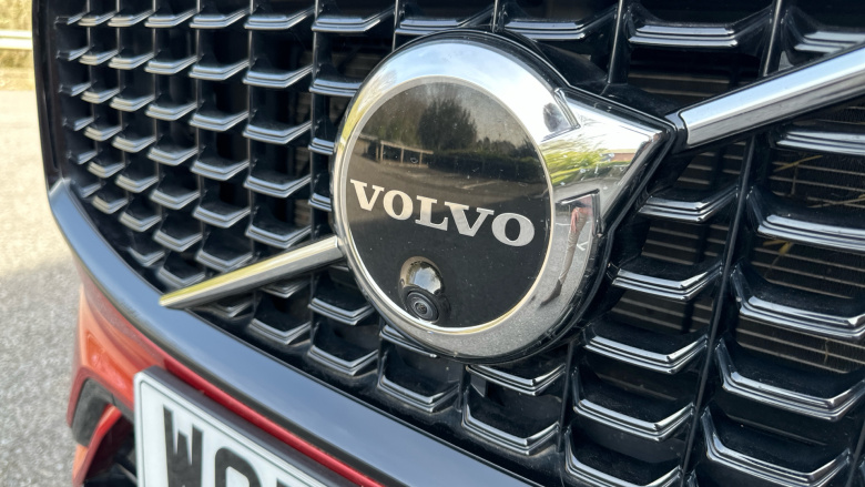 Volvo XC60 2.0 B5P Plus Dark 5dr AWD Geartronic Petrol Estate